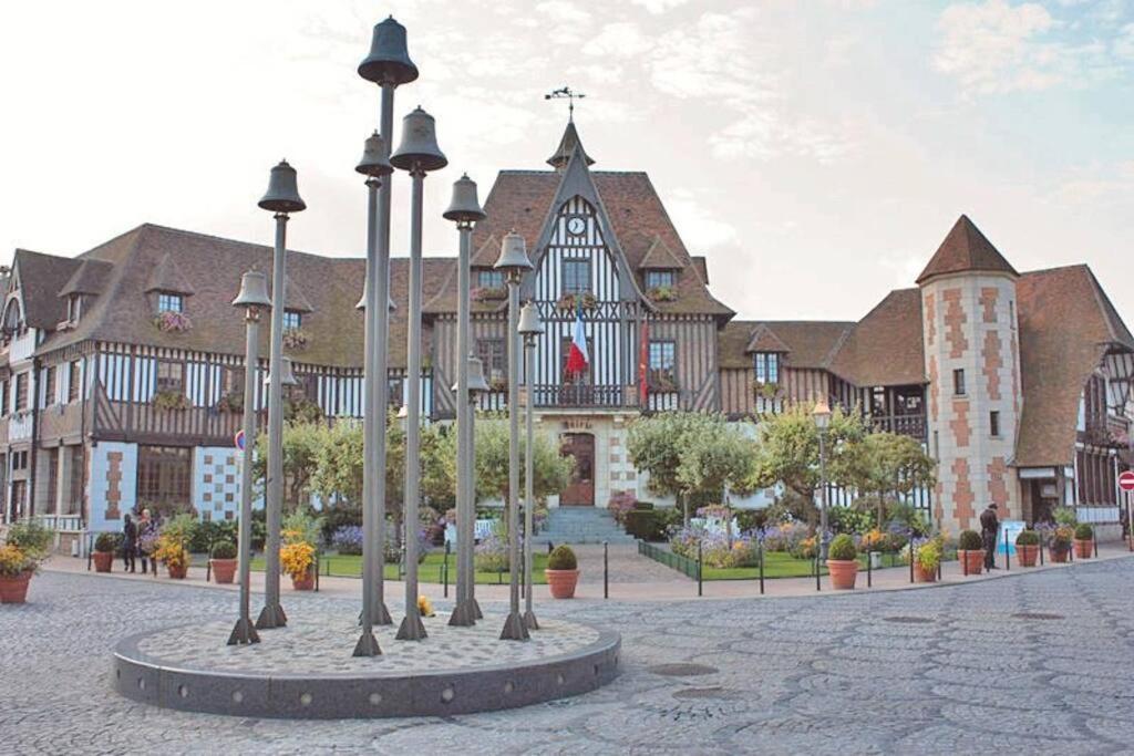 Le Cyrano, Deauville - App. T2 Proche De La Mer Экстерьер фото
