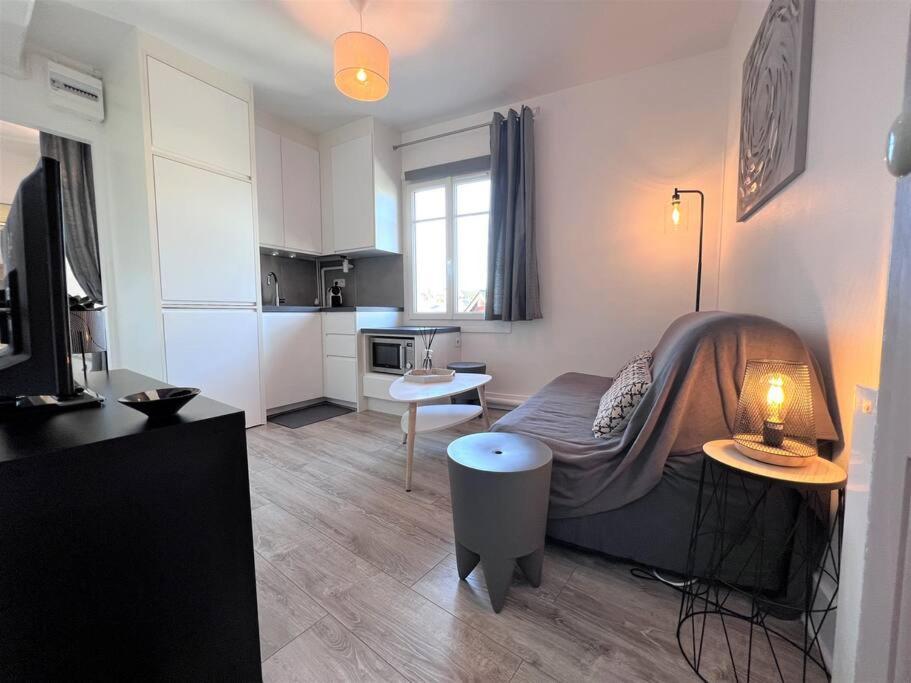 Le Cyrano, Deauville - App. T2 Proche De La Mer Экстерьер фото